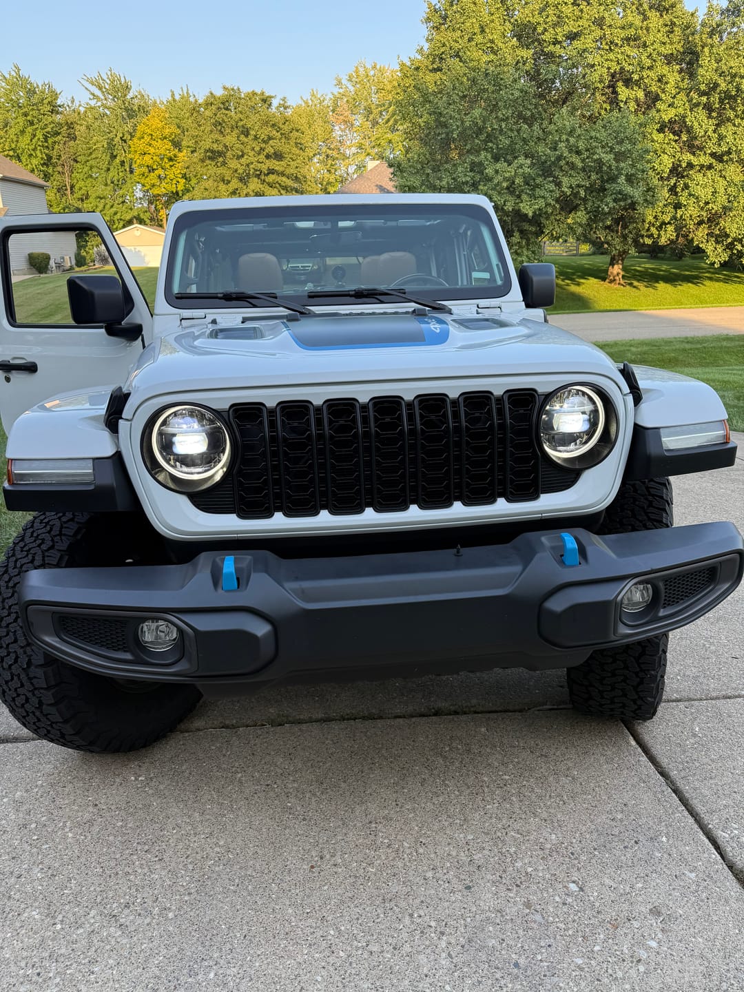 Customer photo review of Custom Paint Matched Front Grille – Refreshed Style fits Jeep Wrangler JL/ Gladiator JT