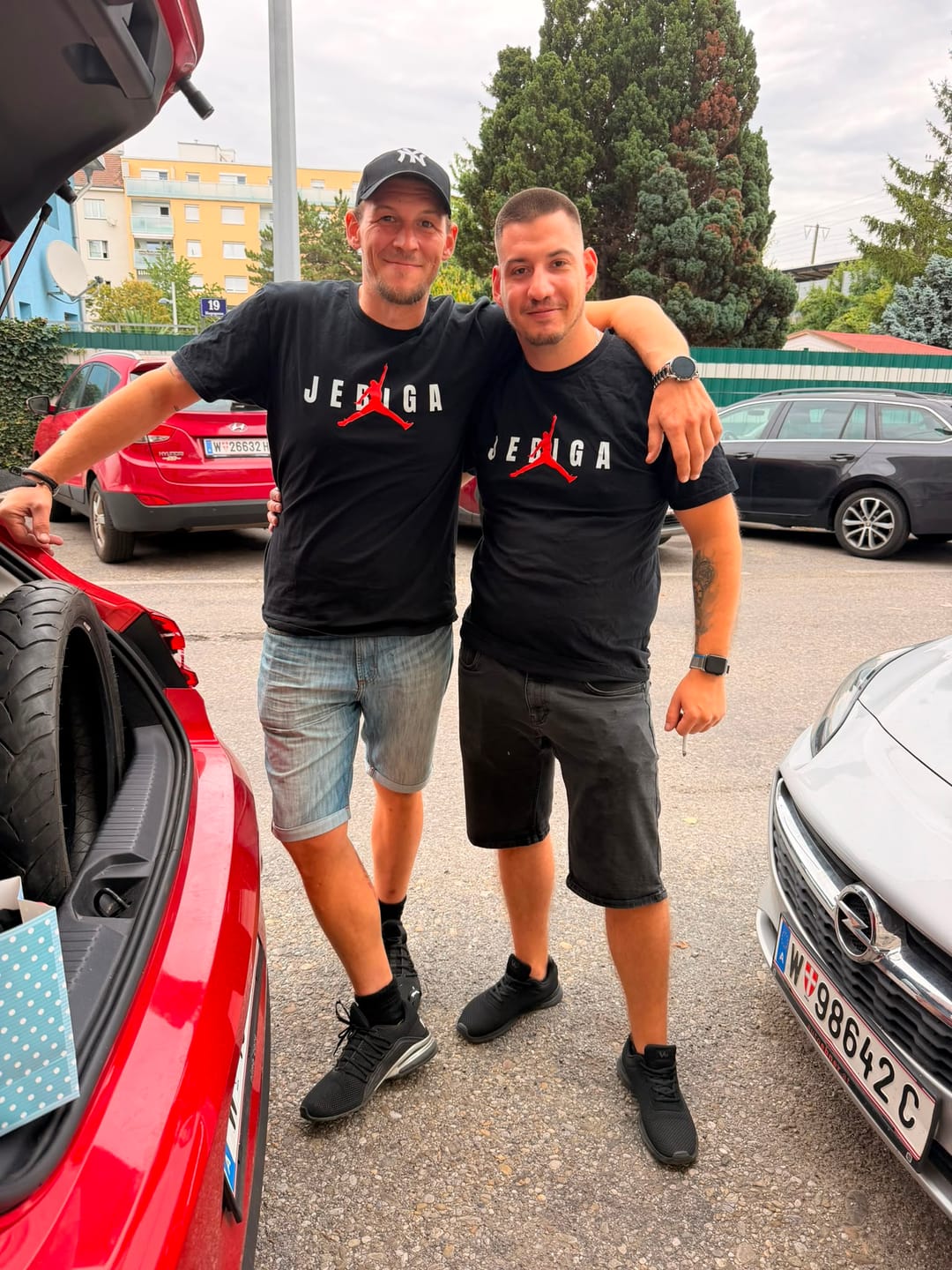 Customer photo review of Jebiga, Premium T-Shirt