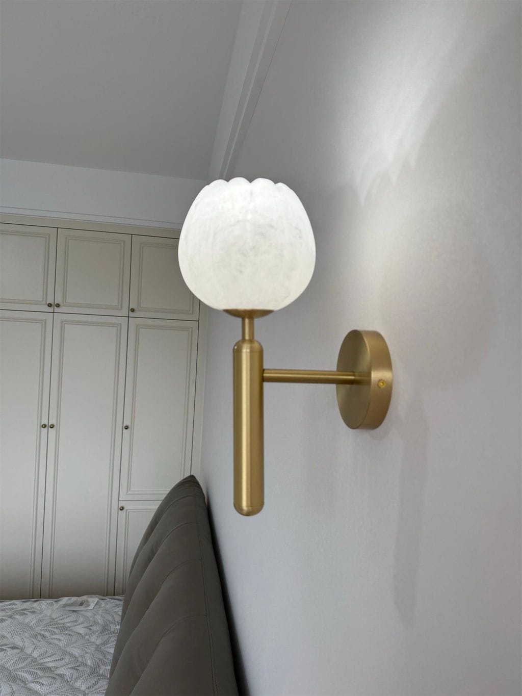 Customer photo review of Wall Lamp Mian, Natural Alabaster Flowers, Brass, E14 Max 15W