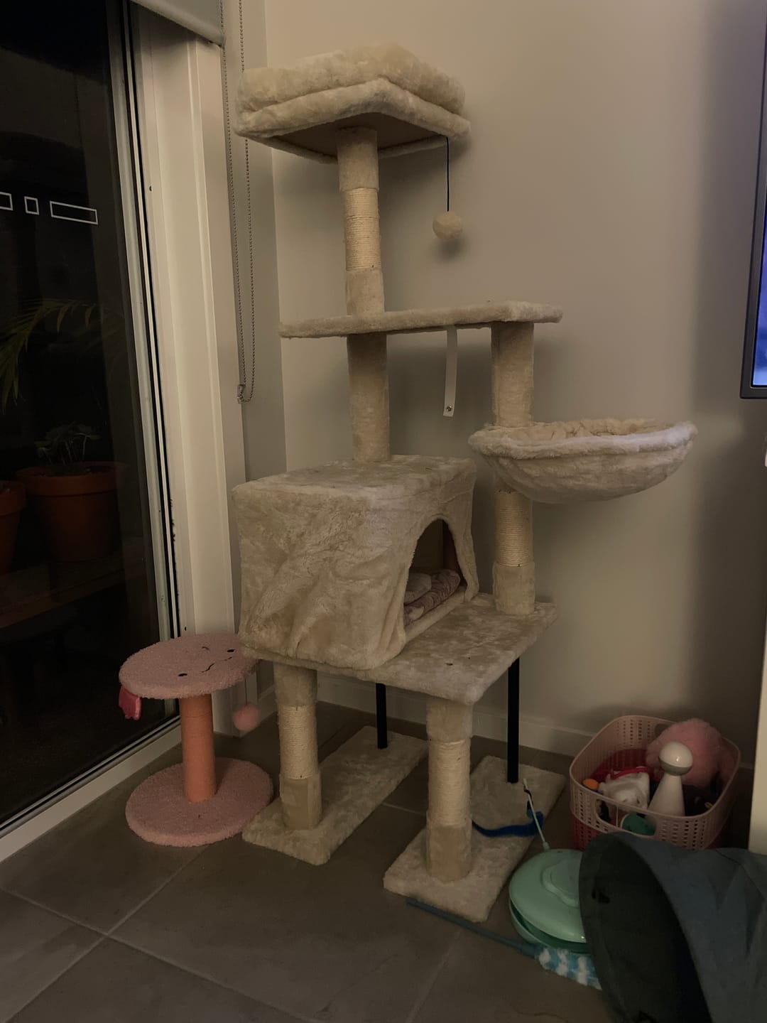 Customer photo review of Cat Tree Cat Tower Multi-Level Cat Bed Cat Scratching Post 125cm
