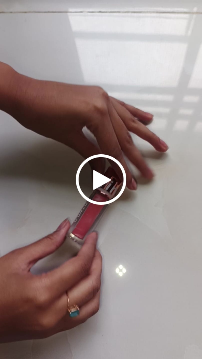 Customer video review of O.TWO.O ULTRA STAY LOLEPOP LIPSTICK