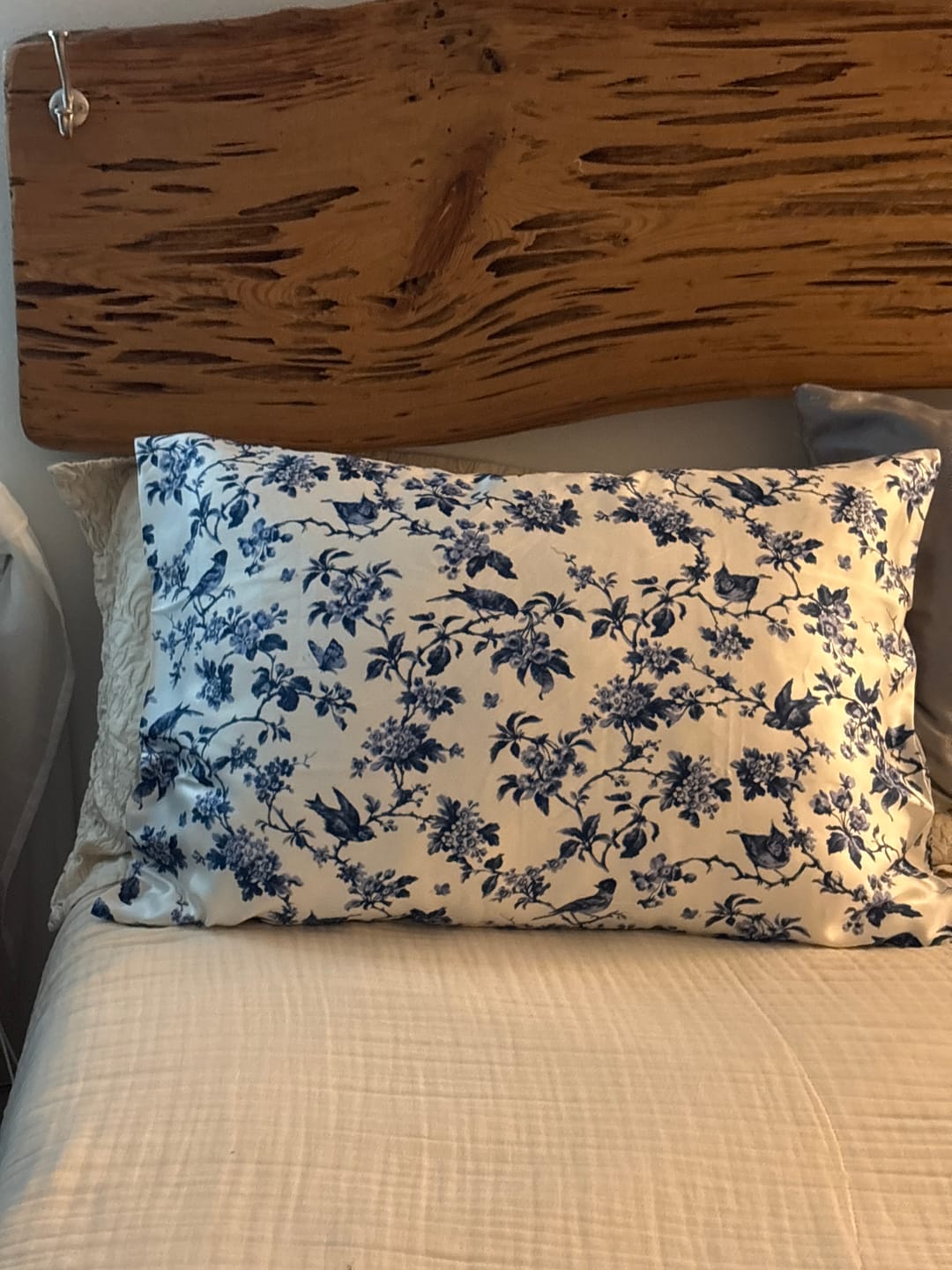Customer photo review of 25 Momme 100% Pure Mulberry Silk Pillowcase