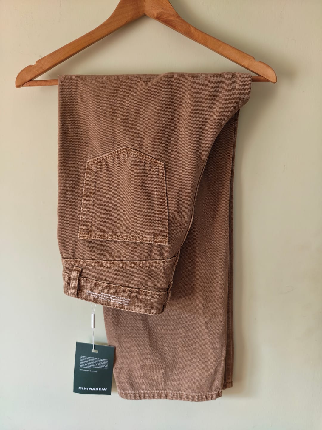 Customer photo review of Calça Jeans Reta Araçá Marrom Claro