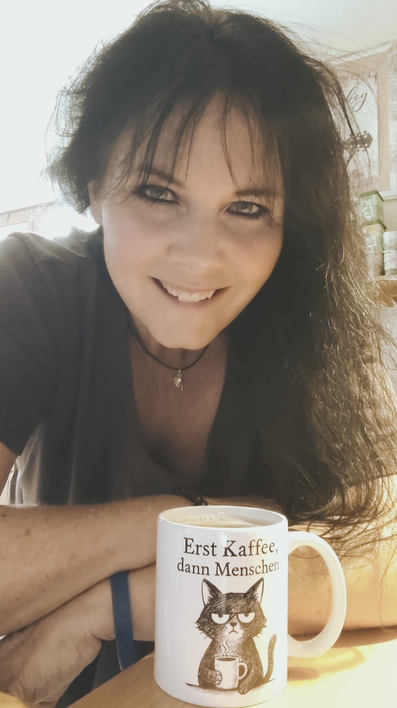 Customer photo review of Erst Kaffee dann Menschen – Lustiger Katzen Spruch für Morgenmuffel