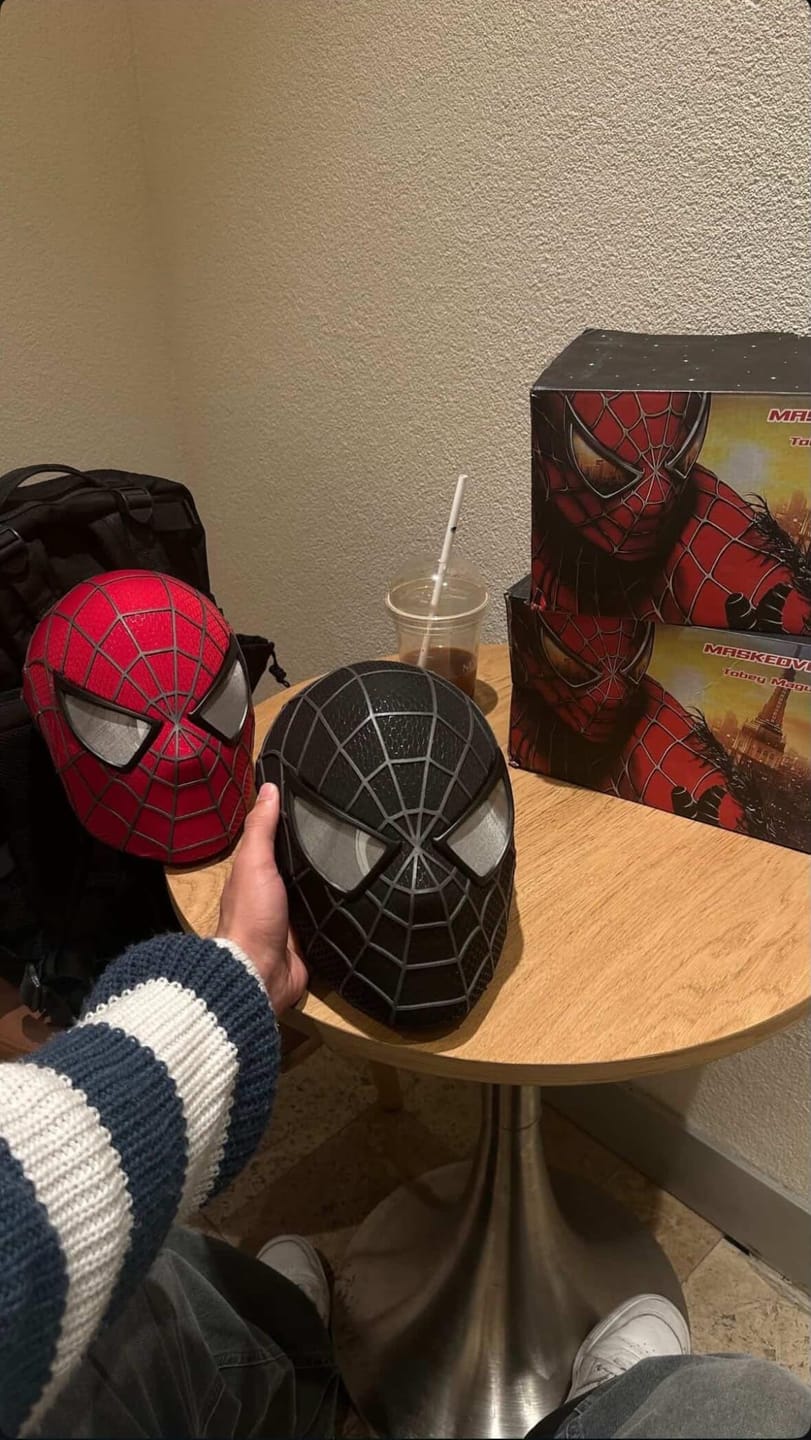 Customer photo review of Tobey maguire özel seri