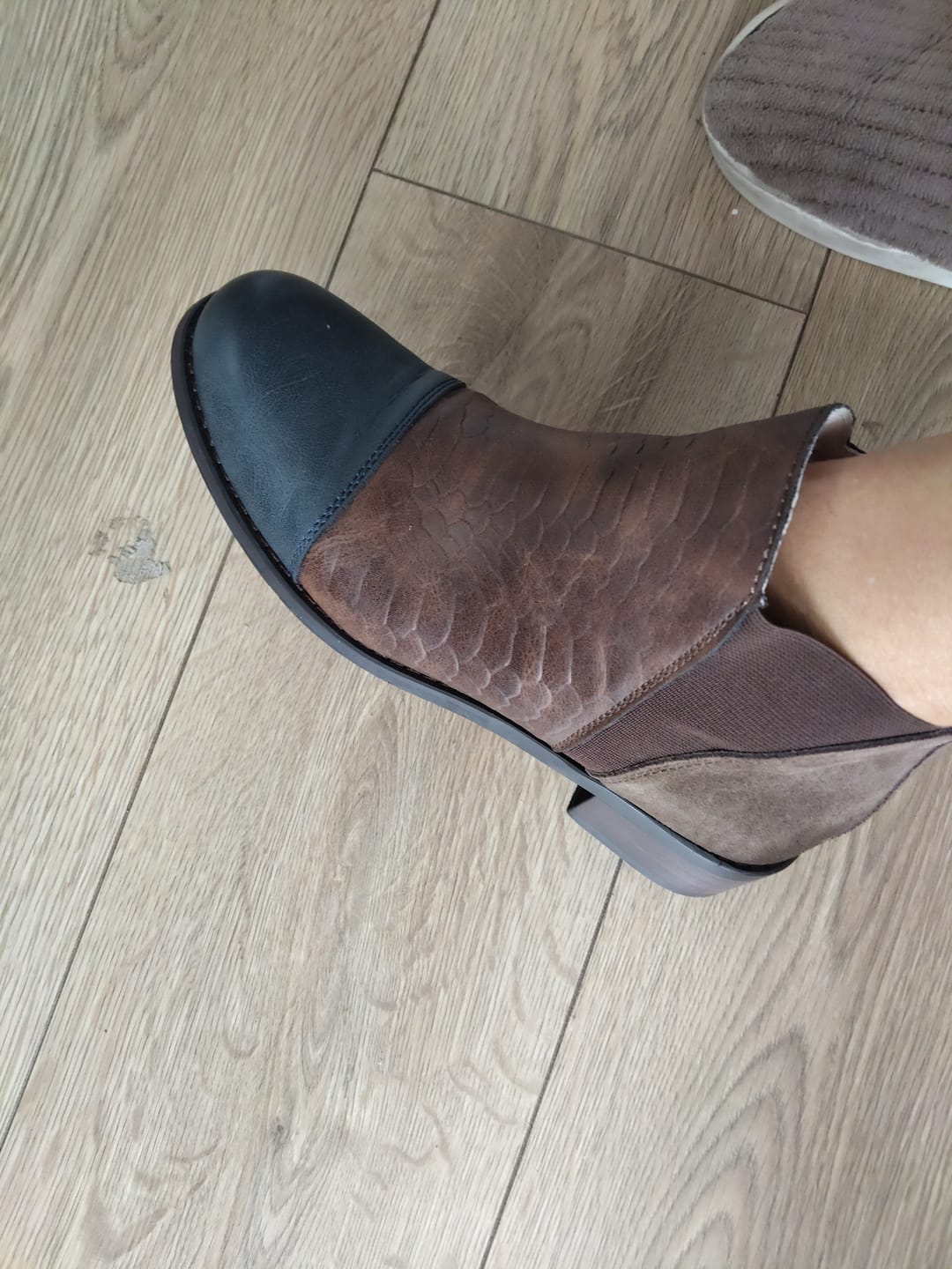 Customer photo review of Botin Mujer / Verdecillo Cafe Gris