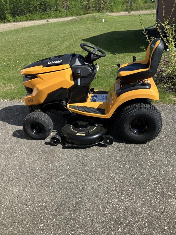 Customer photo review of XT1 Enduro LT 42 In. 547Cc Engine with Intelli Power Hydrostatic Drive Gas Riding Lawn Tractor