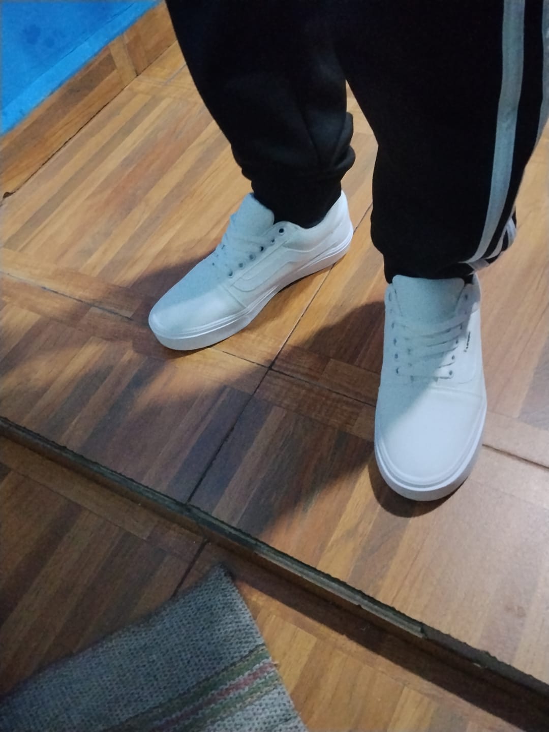 Customer photo review of Tenis 175 Choclo Blanco Total