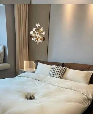 Customer photo review of Wall Lamp, White Ceramic Ginkgo Leaves, G9, Gold or Nickel Finish