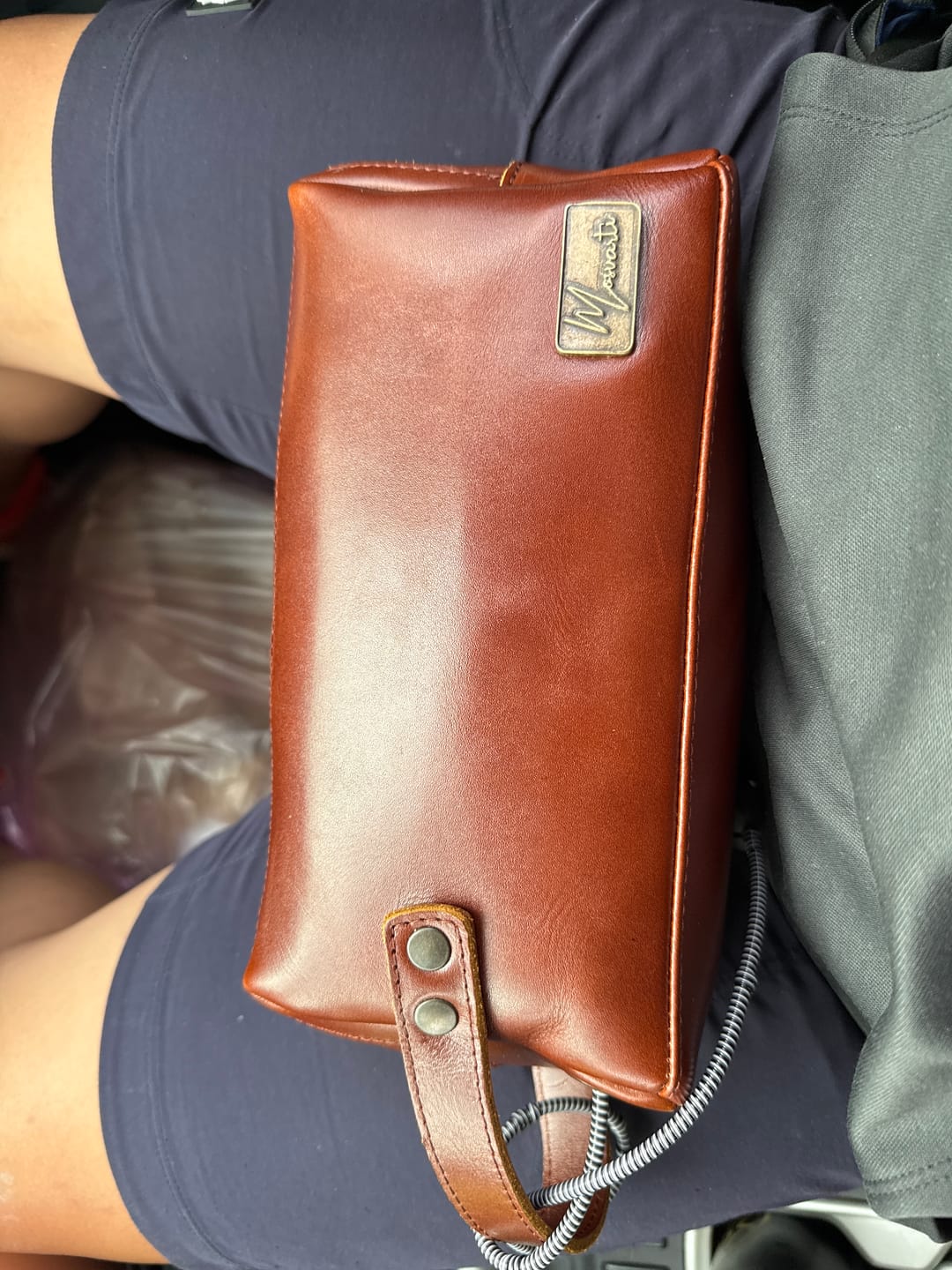 Customer photo review of Neceser Sobaquera Piel Genuina Caballero Mod. España  (Pull up Roble)