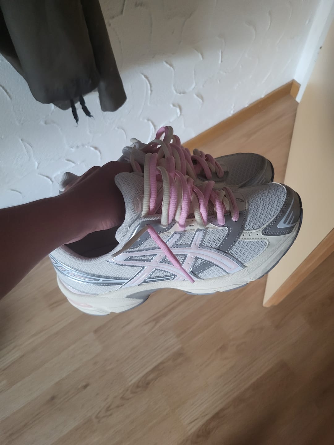 Customer photo review of GEL-1130 Cream Pink Cloud - Double Laces