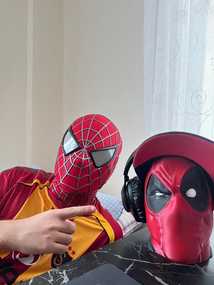 Customer photo review of Tobey maguire özel seri