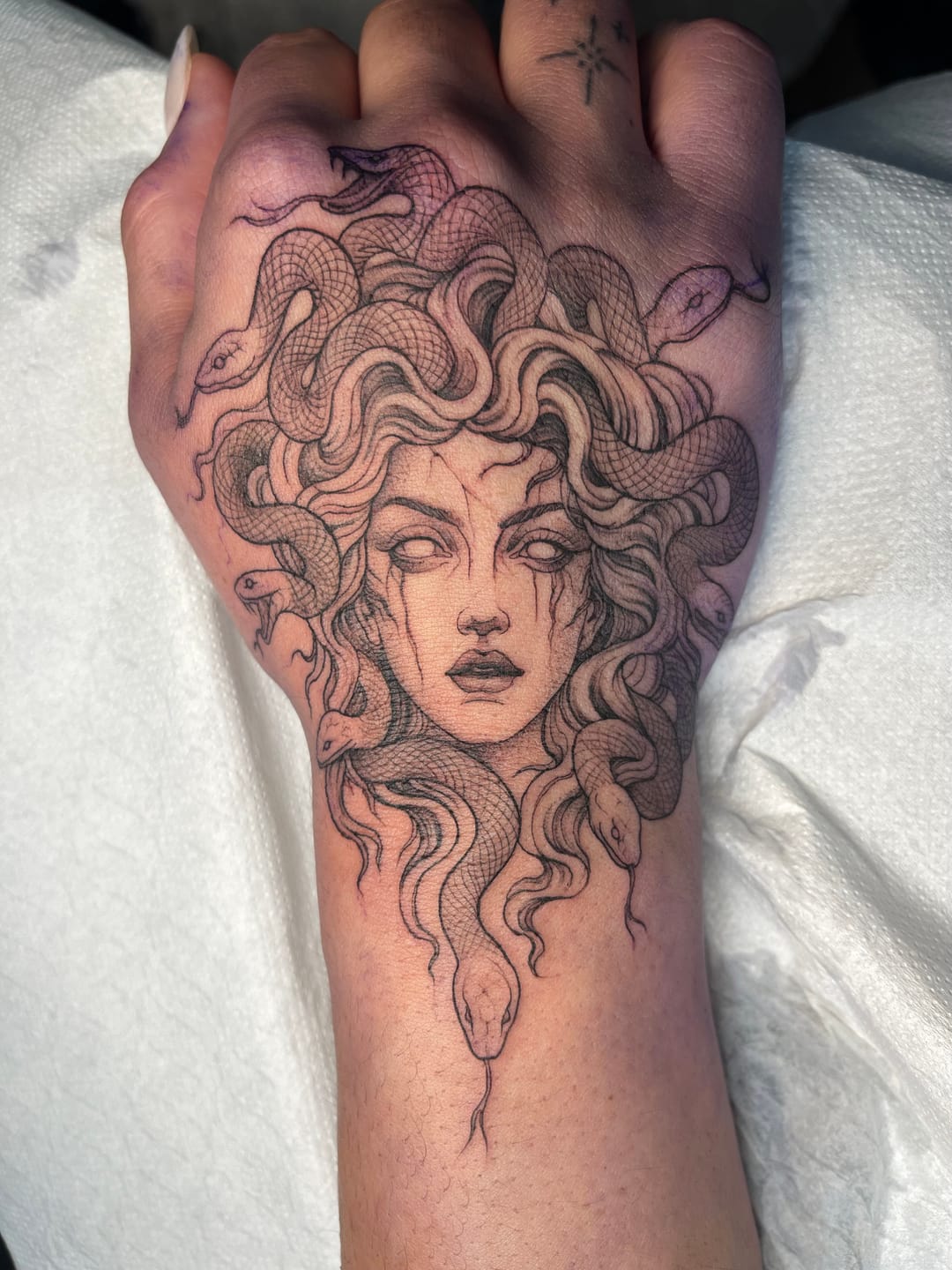 Customer photo review of EMALLA Grand G5 Pro Wireless Tattoo Pen Machine 2.4-4.2MM Strokes (Black)