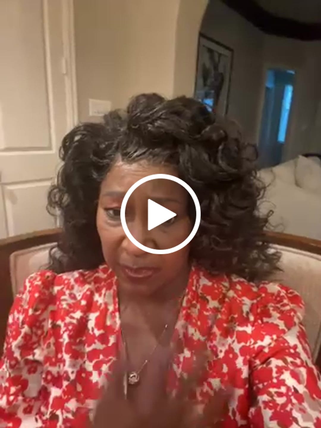 Customer video review of A-Line Loose Pockets Solid Color V-Neck Maxi Dresses