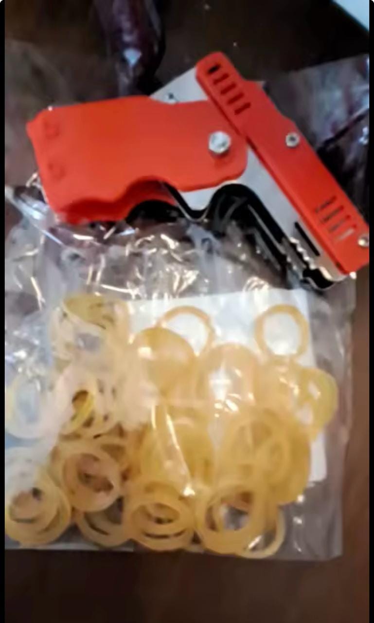 Customer photo review of Mini Pistola Lanza Ligas
