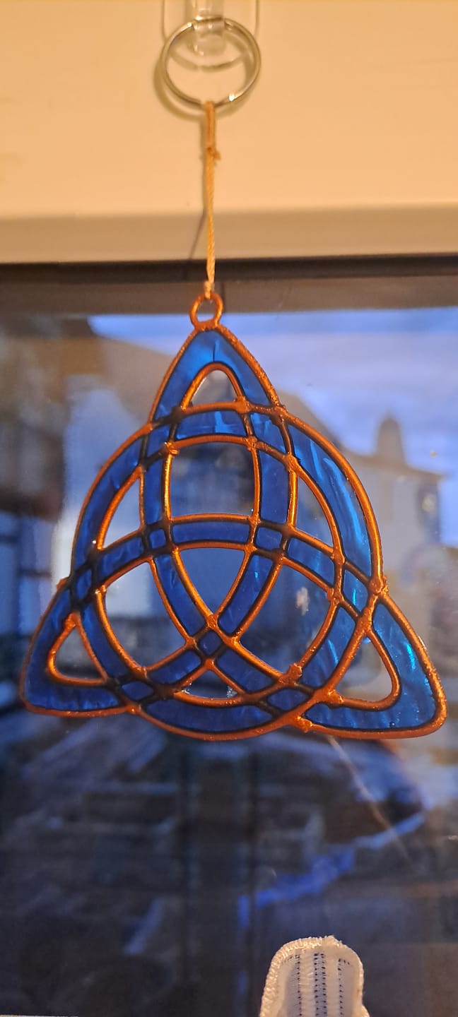 Customer photo review of Triquetra Sonnenfänger – Fensteranhänger mit keltischem Knoten