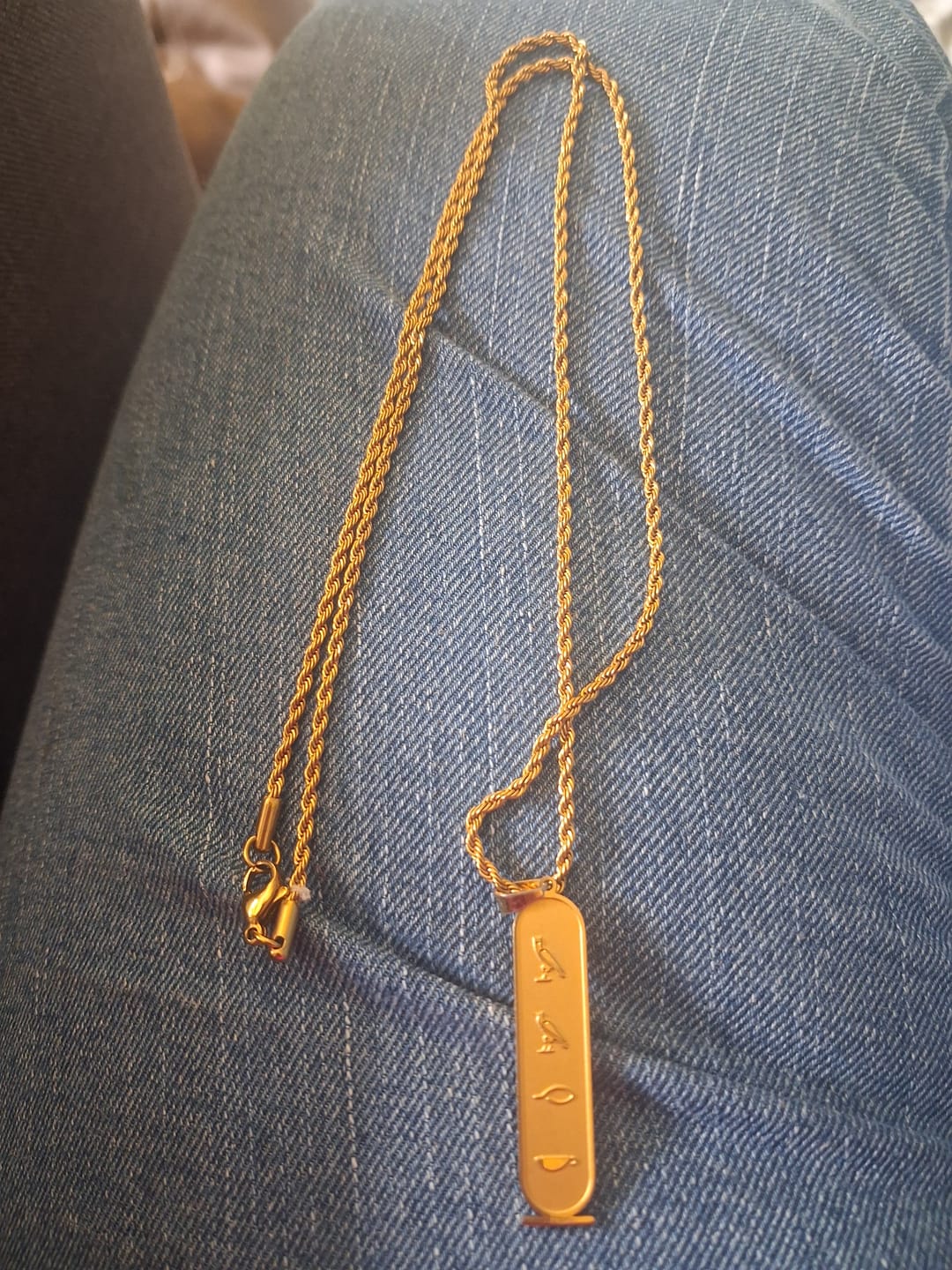 Customer photo review of Collier Personnalisé Hiéroglyphes Égyptiens