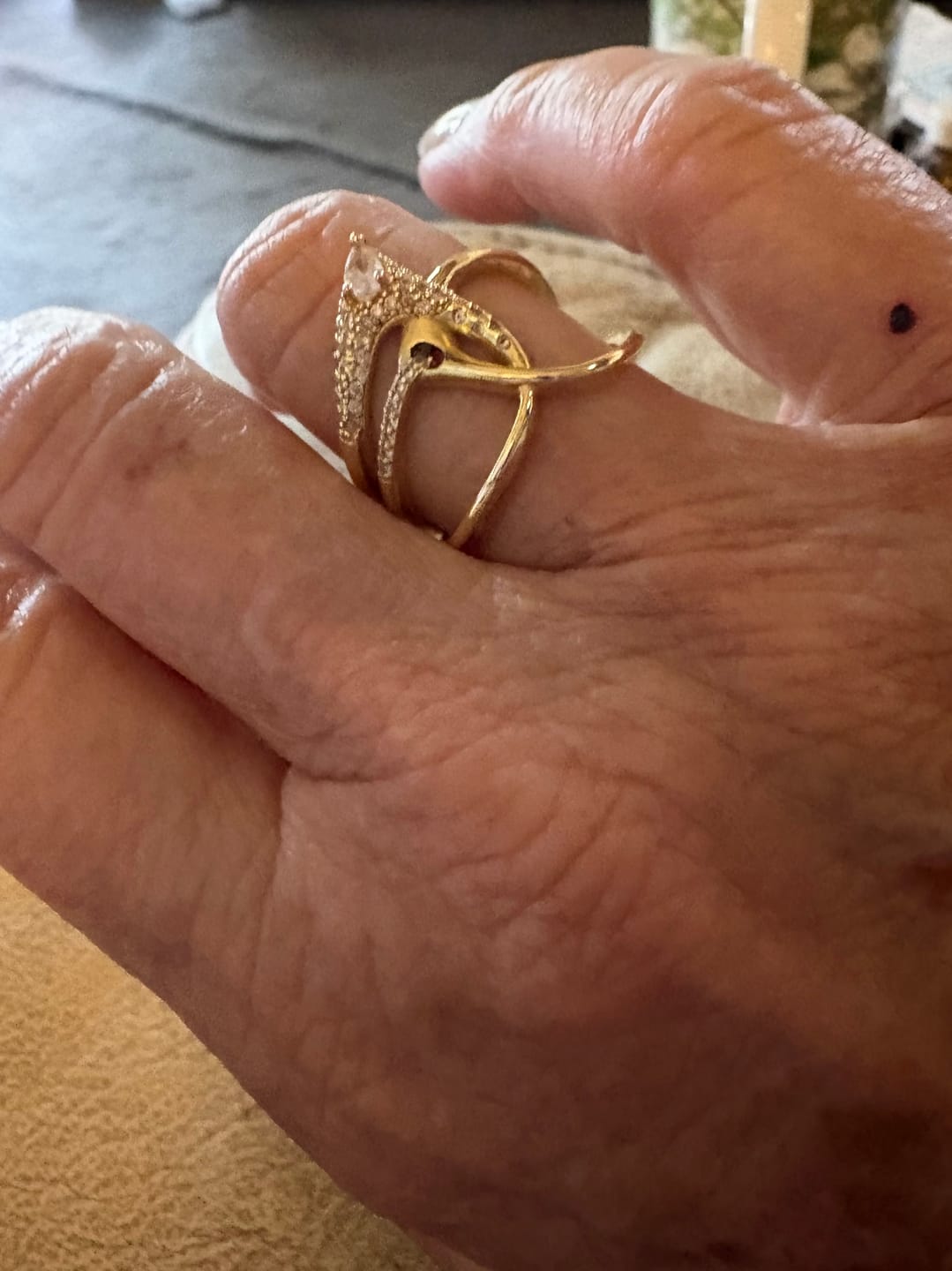Customer photo review of Unique Luxury Irregular Magical Ring