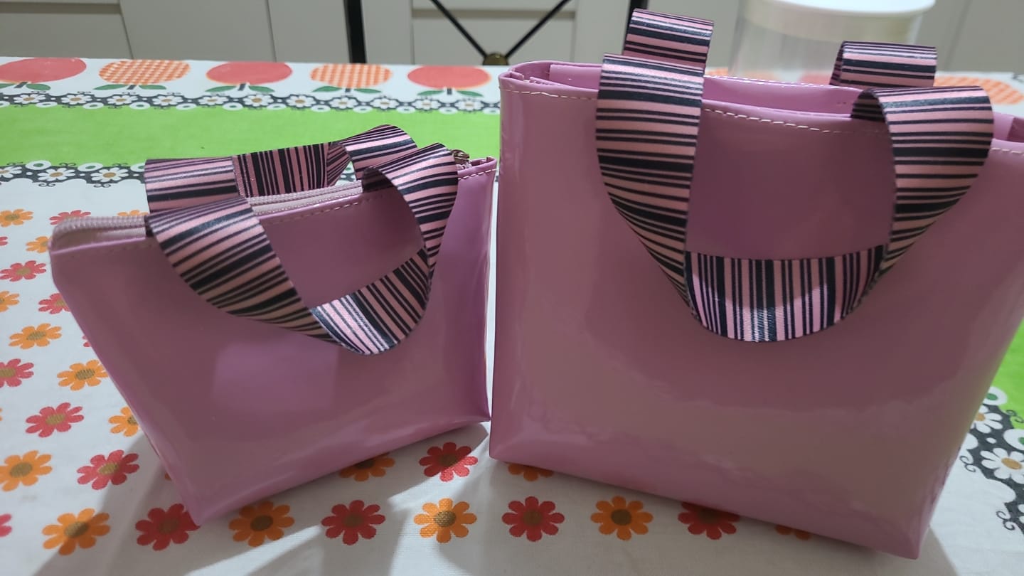 Customer photo review of VERNIZ COM GLITTER 0,8MM COR LILAS COM FUNDO POLIESTER