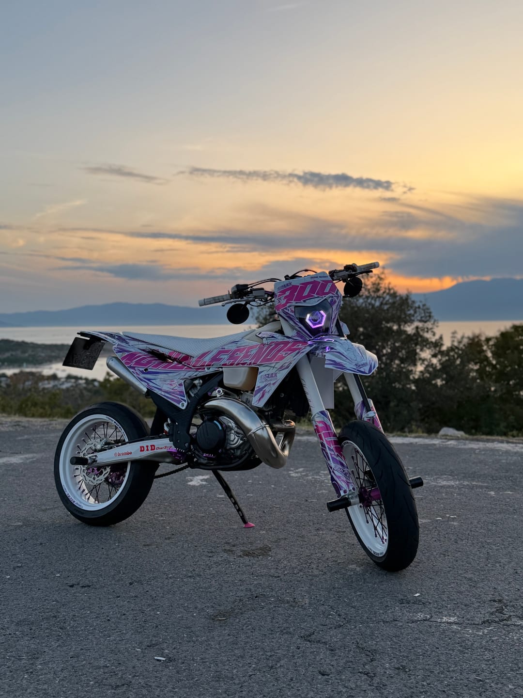 Customer photo review of VOLTAGE - GRAPHICS KIT