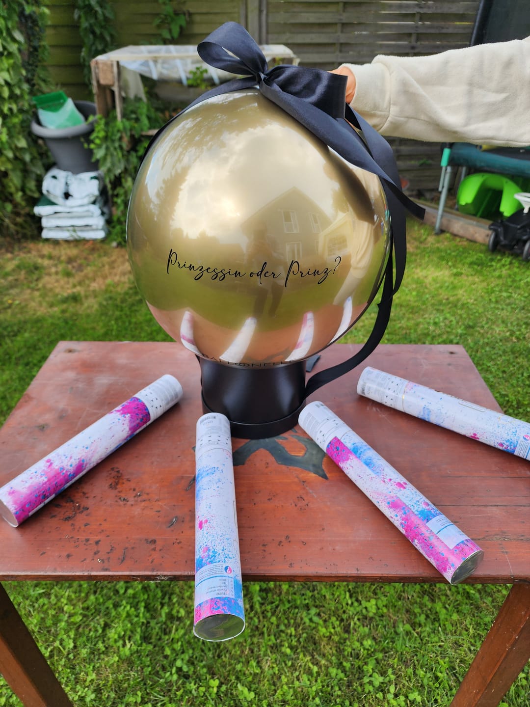 Customer photo review of Pop Up Gender Reveal Ballon pop