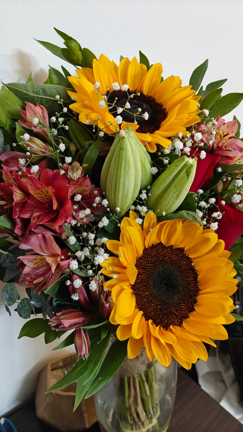 Customer photo review of Sunlit Whisper – (with glass vase)