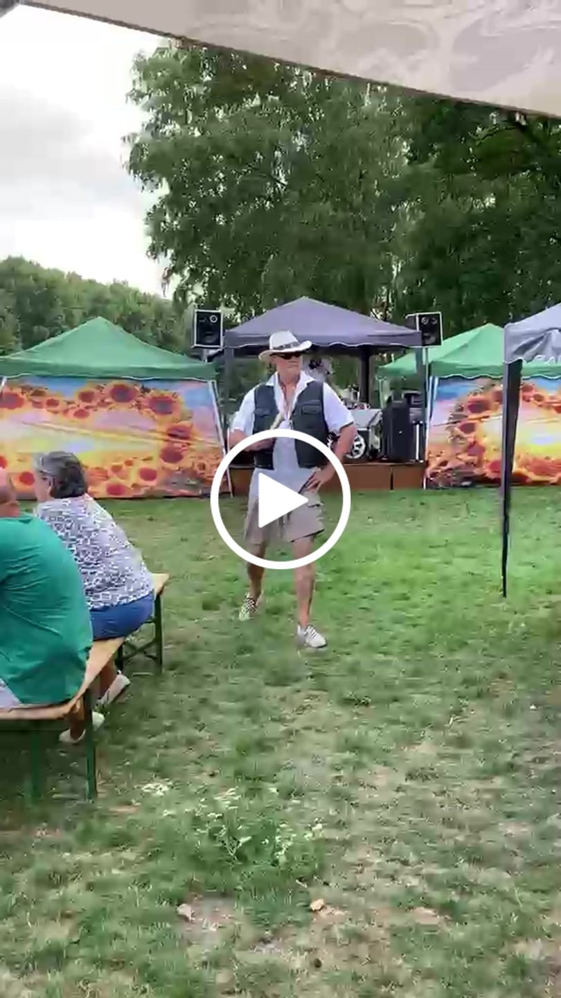 Customer video review of Mein Wunschlied für besondere Anlässe – z.B Geburtstag, Liebeslied, Hochzeit - personalisiertes Geschenk