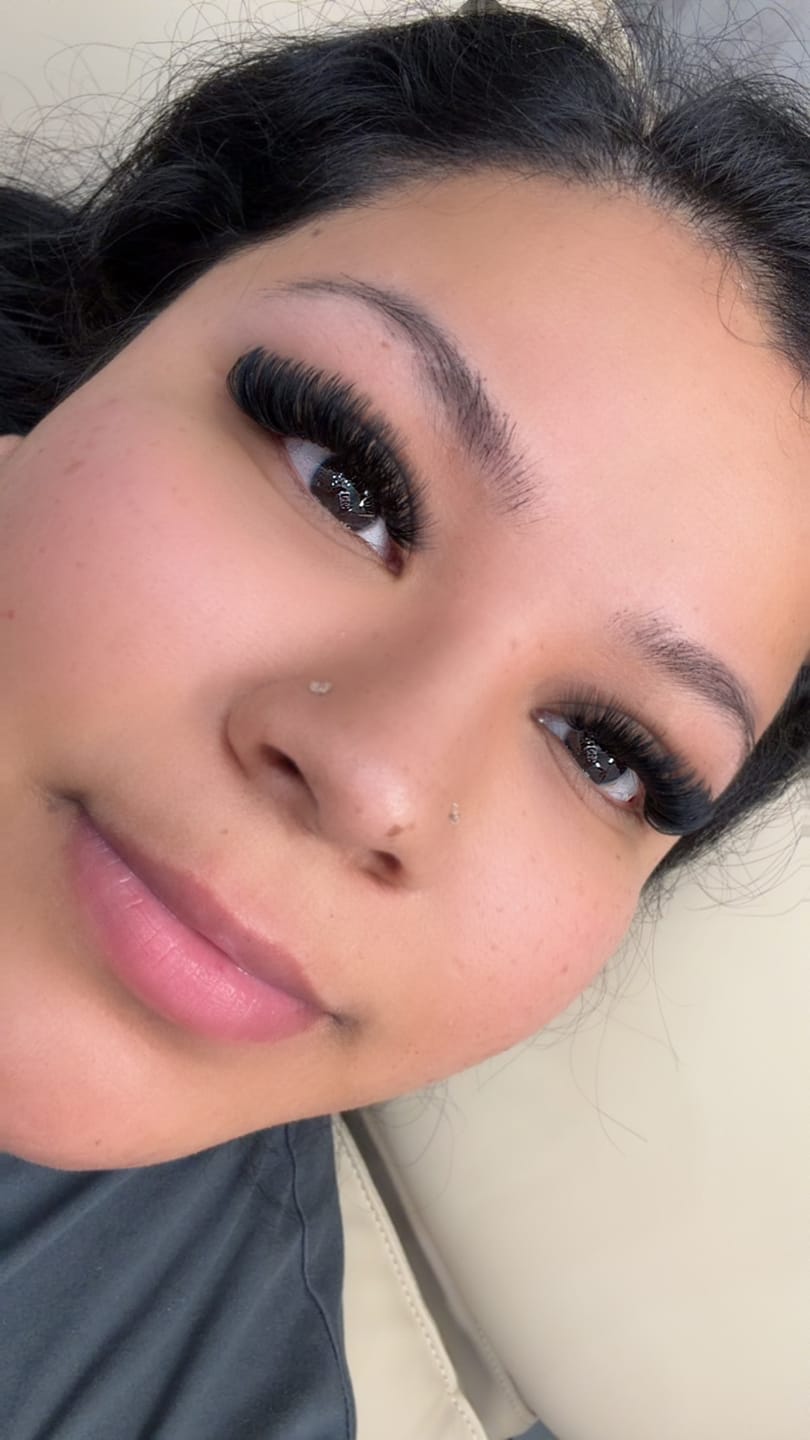 Customer photo review of Cashmere Volume Lash Extensions 0.03mm