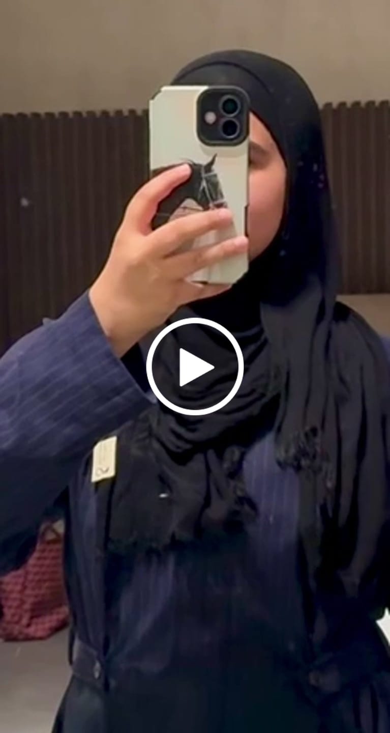 Customer video review of Italy Mini Hijab