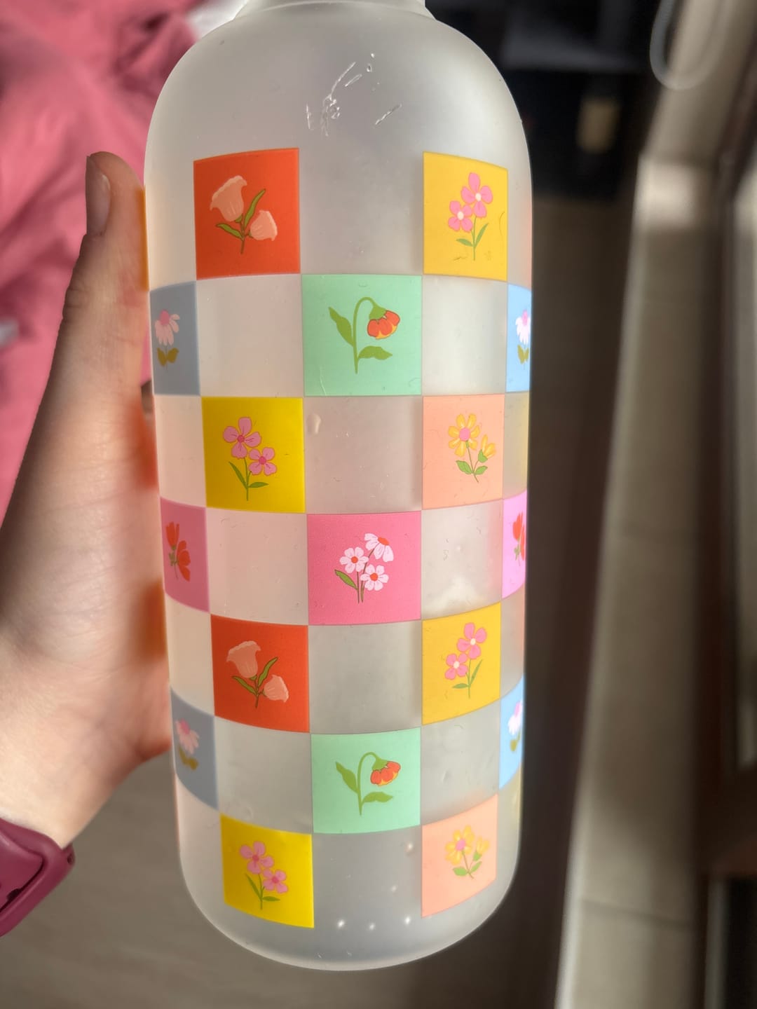 Customer photo review of Botella Checkerboard Blooms
