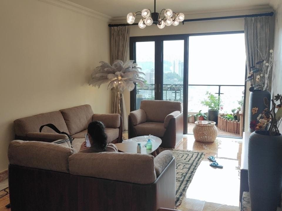 Customer photo review of Floor Lamp, Ostrich Feather Shade, Brass Base, 6x G9, Plug-In