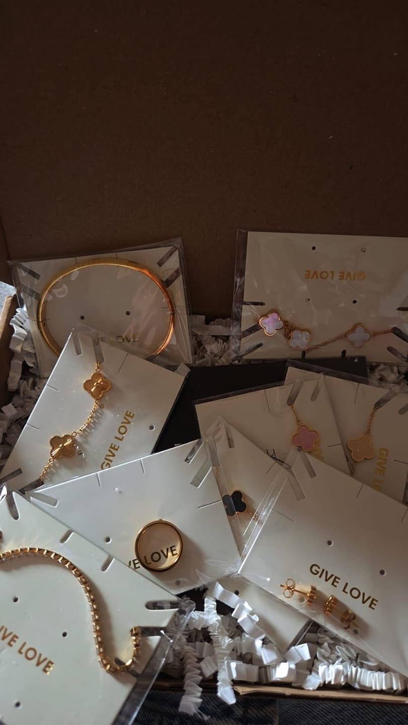 Customer photo review of Beige Clover Armband