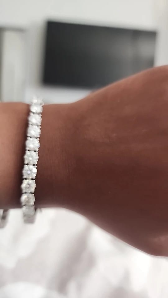 Customer photo review of MooSuun 3mm--6.5mm Moissanite Diamond Tennis Bracelet for Women Men Luxury Fine Jewelry Pass Test S925 Sterling Silver