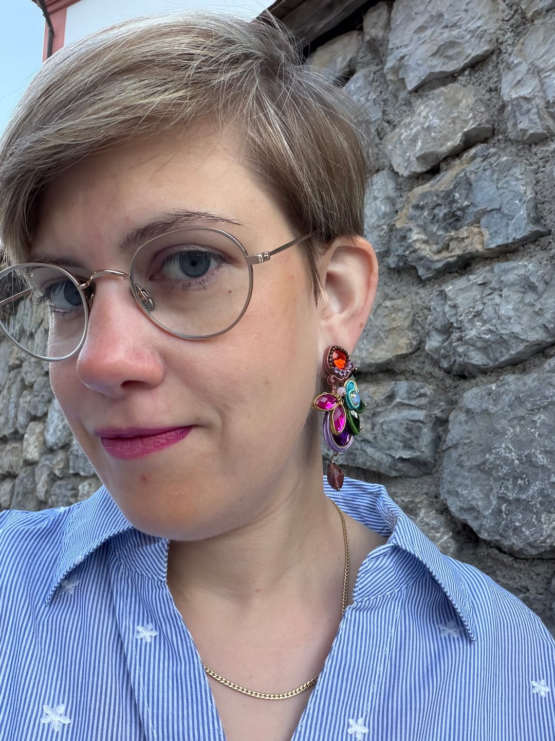 Customer photo review of Auffällige Soutache-Ohrringe in Violett, Grün, Orange und Pink