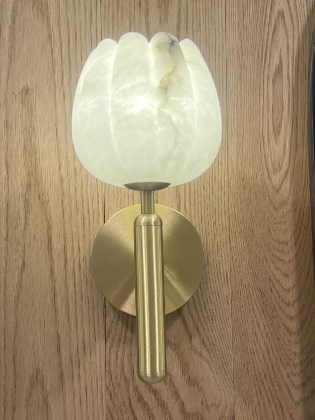 Customer photo review of Wall Lamp Mian, Natural Alabaster Flowers, Brass, E14 Max 15W