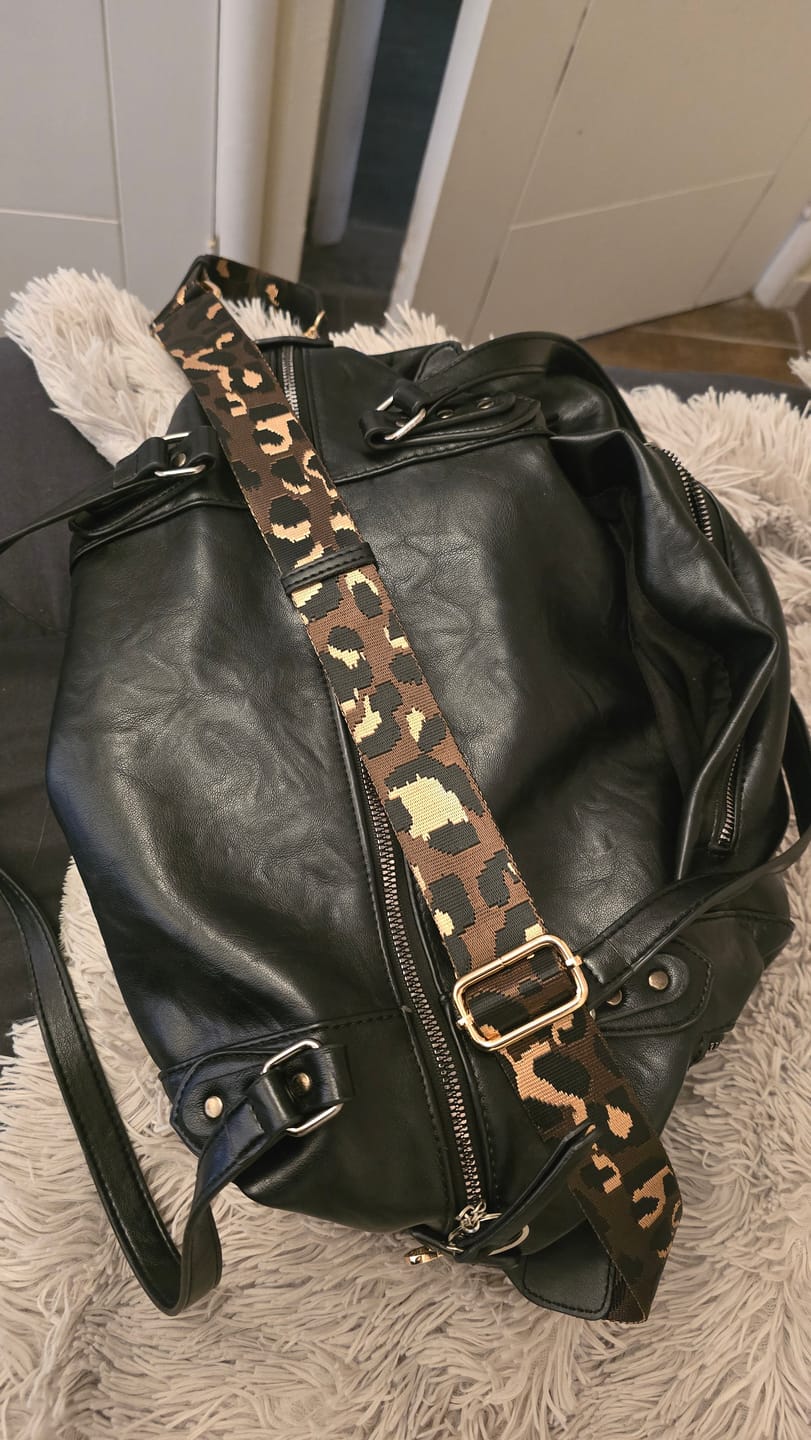 Customer photo review of Correa Strap Cartera Diseño Animal Print