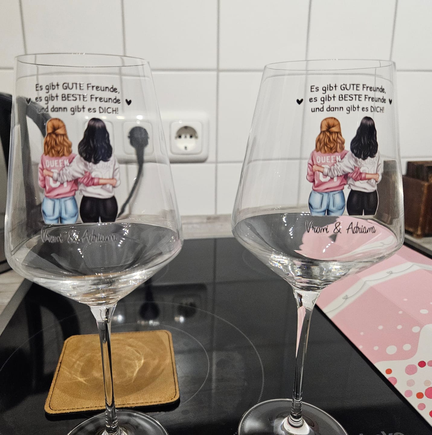Customer photo review of Besties für immer - Personalisiertes Weinglas für Besties mit Illustration
