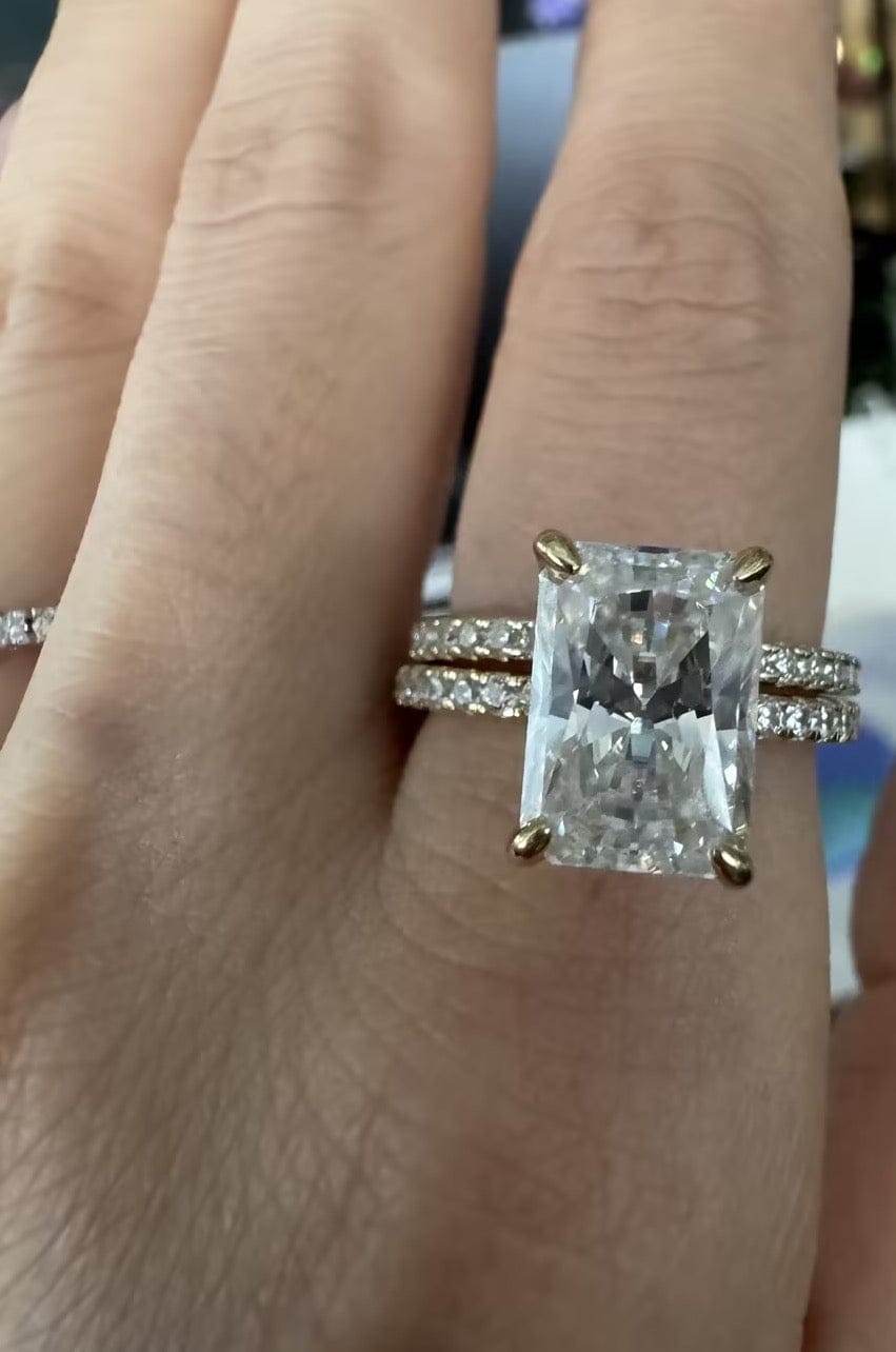 Customer photo review of S925 Moissanite 3.5 Ct Radiant Cut White Gold/Yellow Gold/Rose Gold Wedding Ring For Women