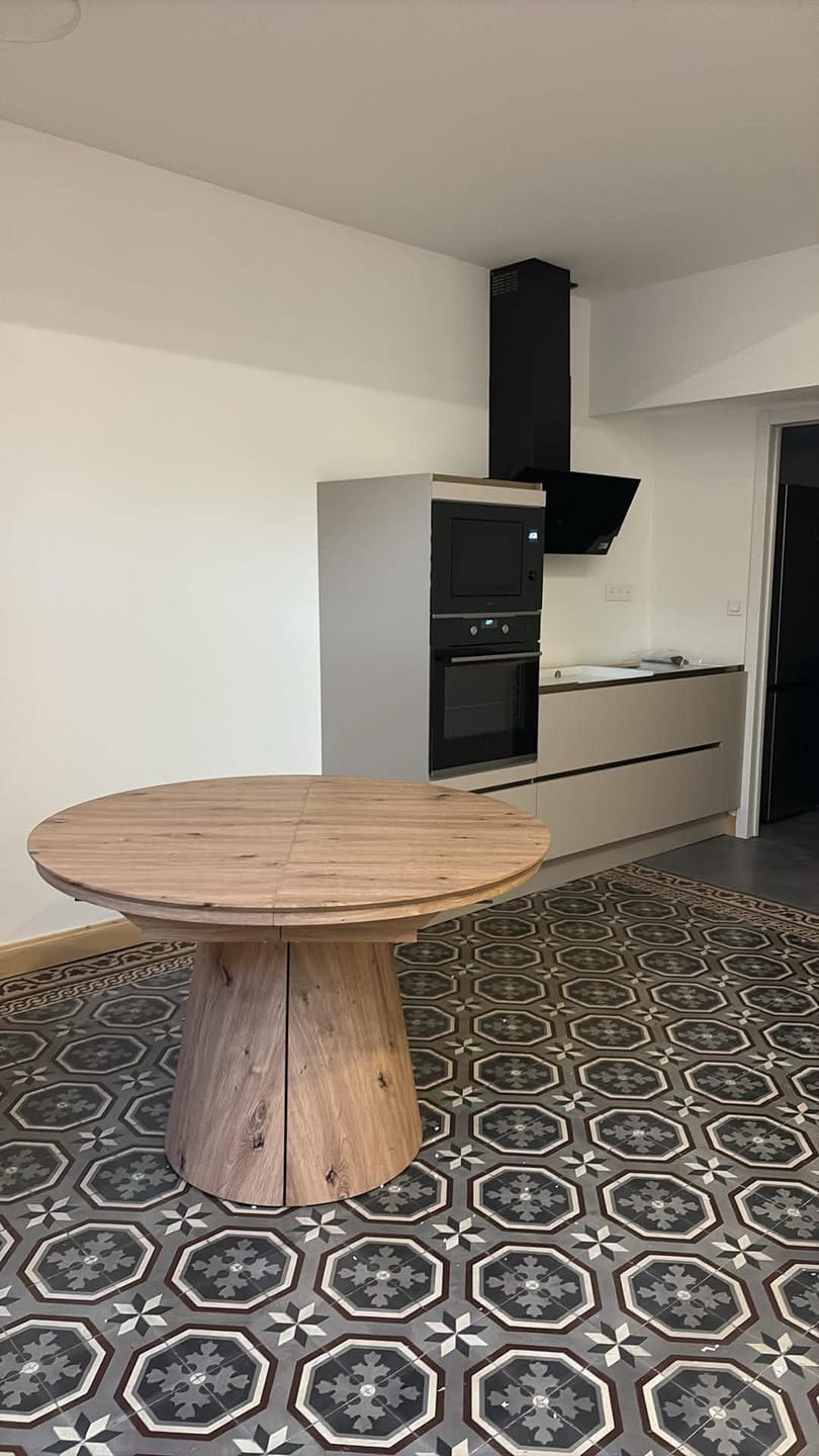 Customer photo review of Table ronde extensible TARGA en bois – Ø 115 cm fermée - 85 cm ouverte – 2 rallonges intégrées