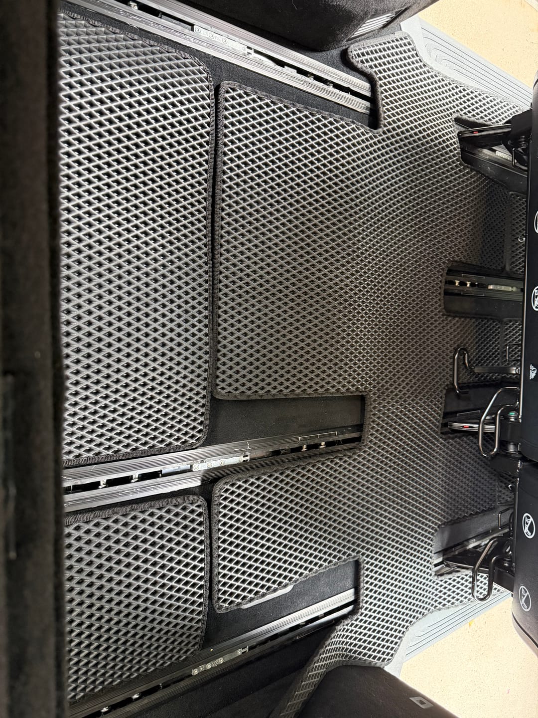 Customer photo review of Fußmatten für Van - Komplettset