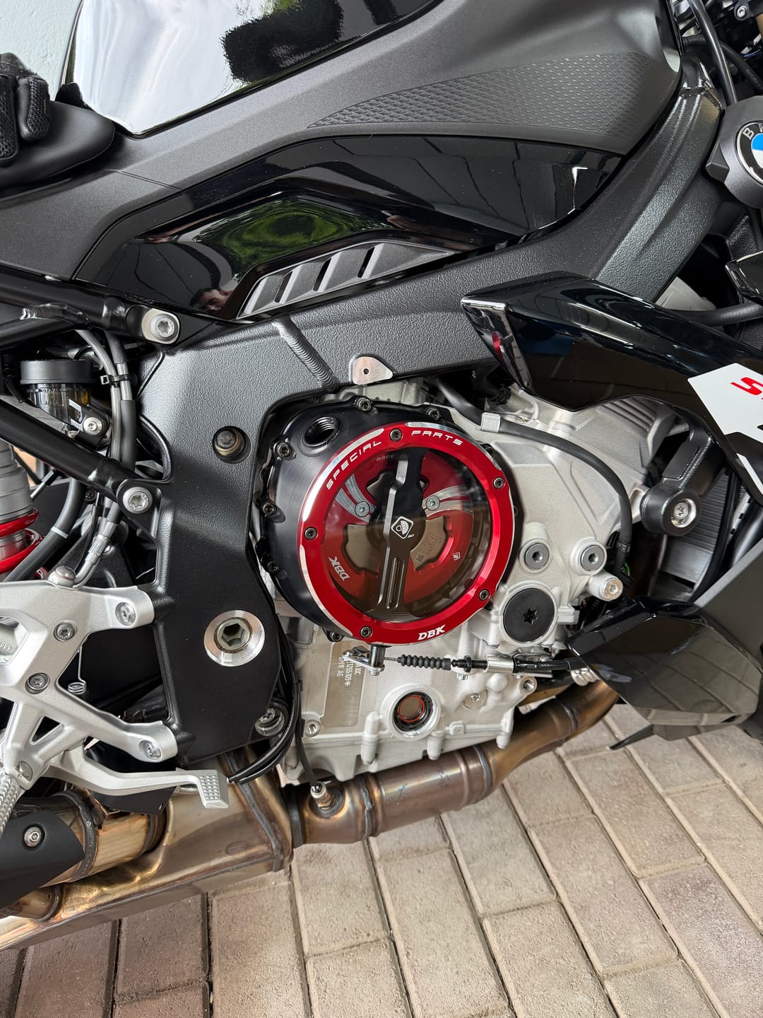 Customer photo review of DBK Special Parts | SM04 - BMW | RED | DRUCKPLATTENABDECKUNG | passend für BMW S 1000 R / RR / XR & M 1000 R / XR - Modelle