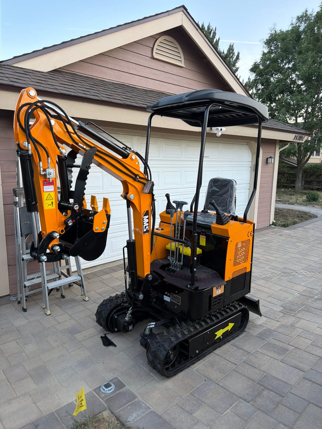 Customer photo review of MS15 | 1.5-ton Mini Excavator for Sale, 13.5 HP Engine