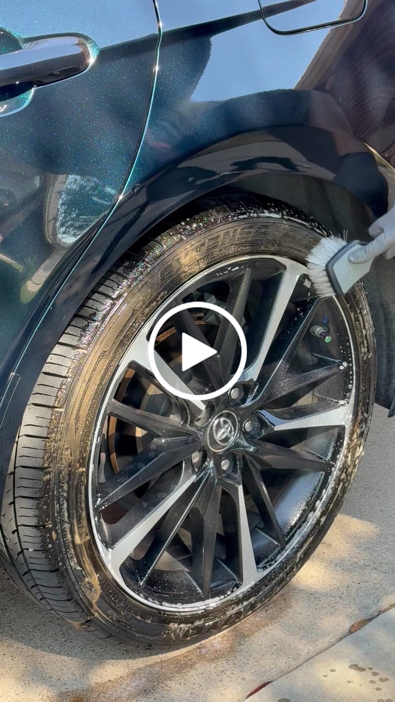Customer video review of Detail Factory ProGrip Tire Brush