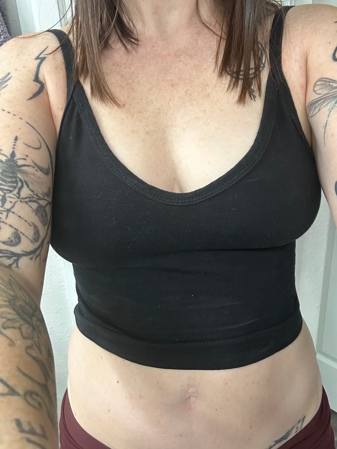 Customer photo review of Hebe Black Backless Crop Tank Top