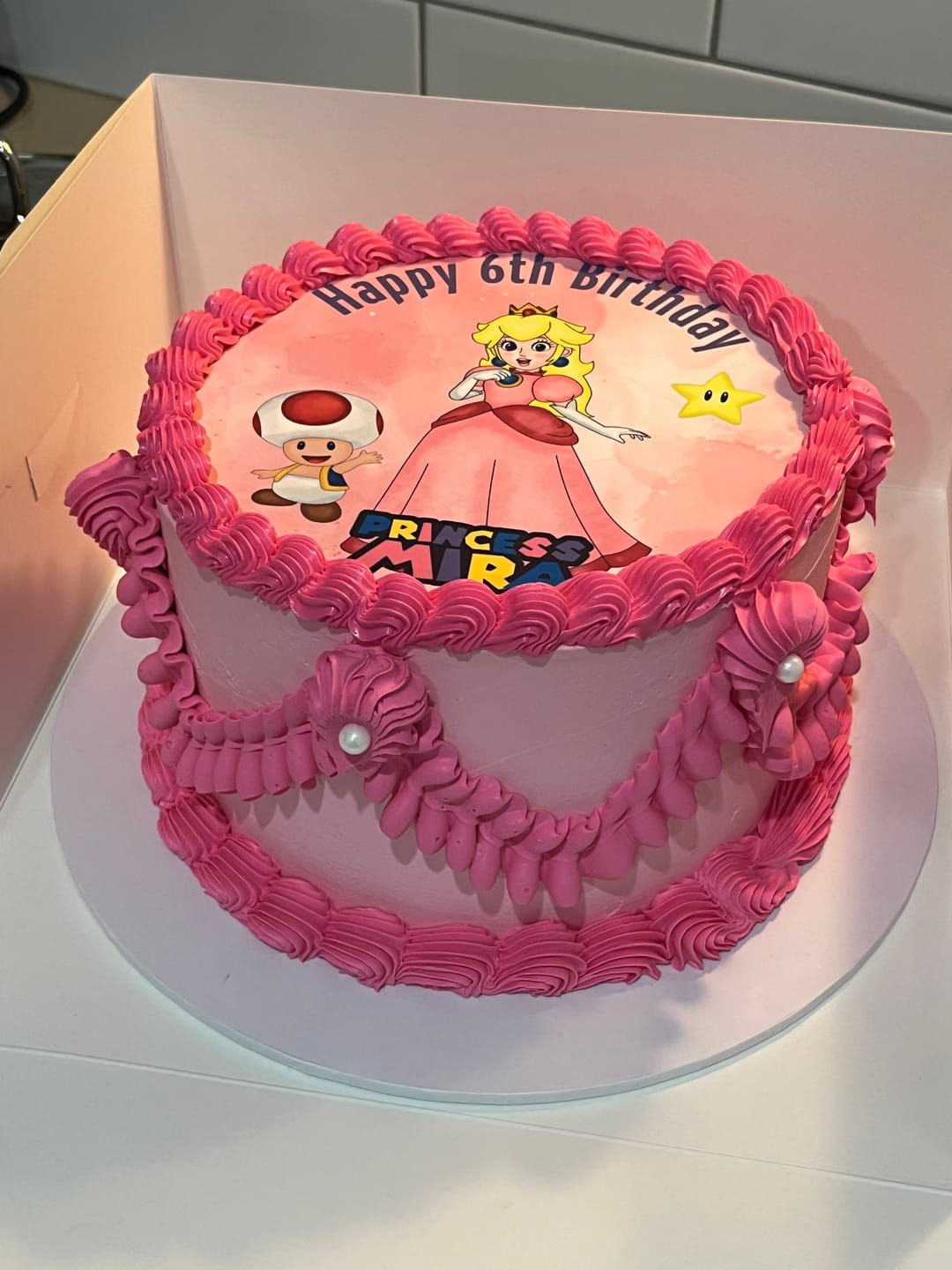 Customer photo review of Princess Peach - Super Mario Bothers - Edible Icing Toppers
