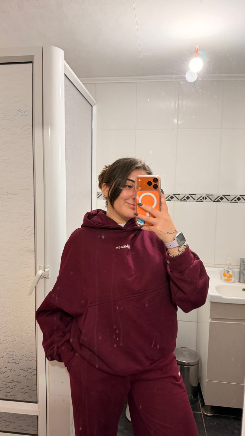 Customer photo review of (PRE-VENTA) POLERÓN HOODIE BURDEO - OVERSIZE CON GORRO LOGO Y ESPALDA BORDADO