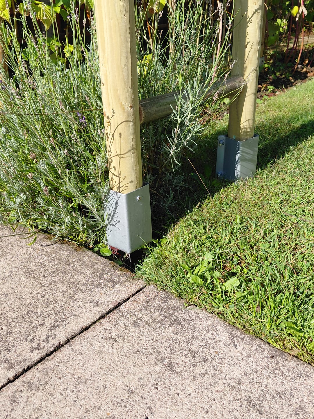 Customer photo review of 4x 75mm (3") Industrial Fence Post Spike Support 600mm Long (Includes Driving Tool)