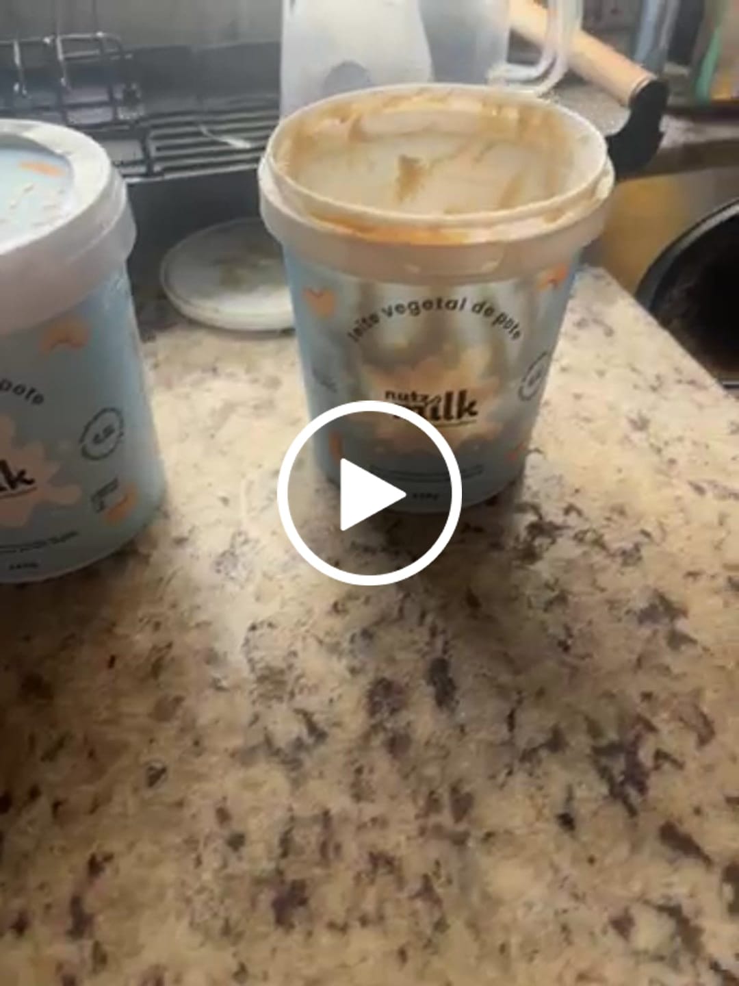 Customer video review of Kit 4 Unidades: Leite Vegetal NutzMilk  26L - Concentrado de Castanha de Caju