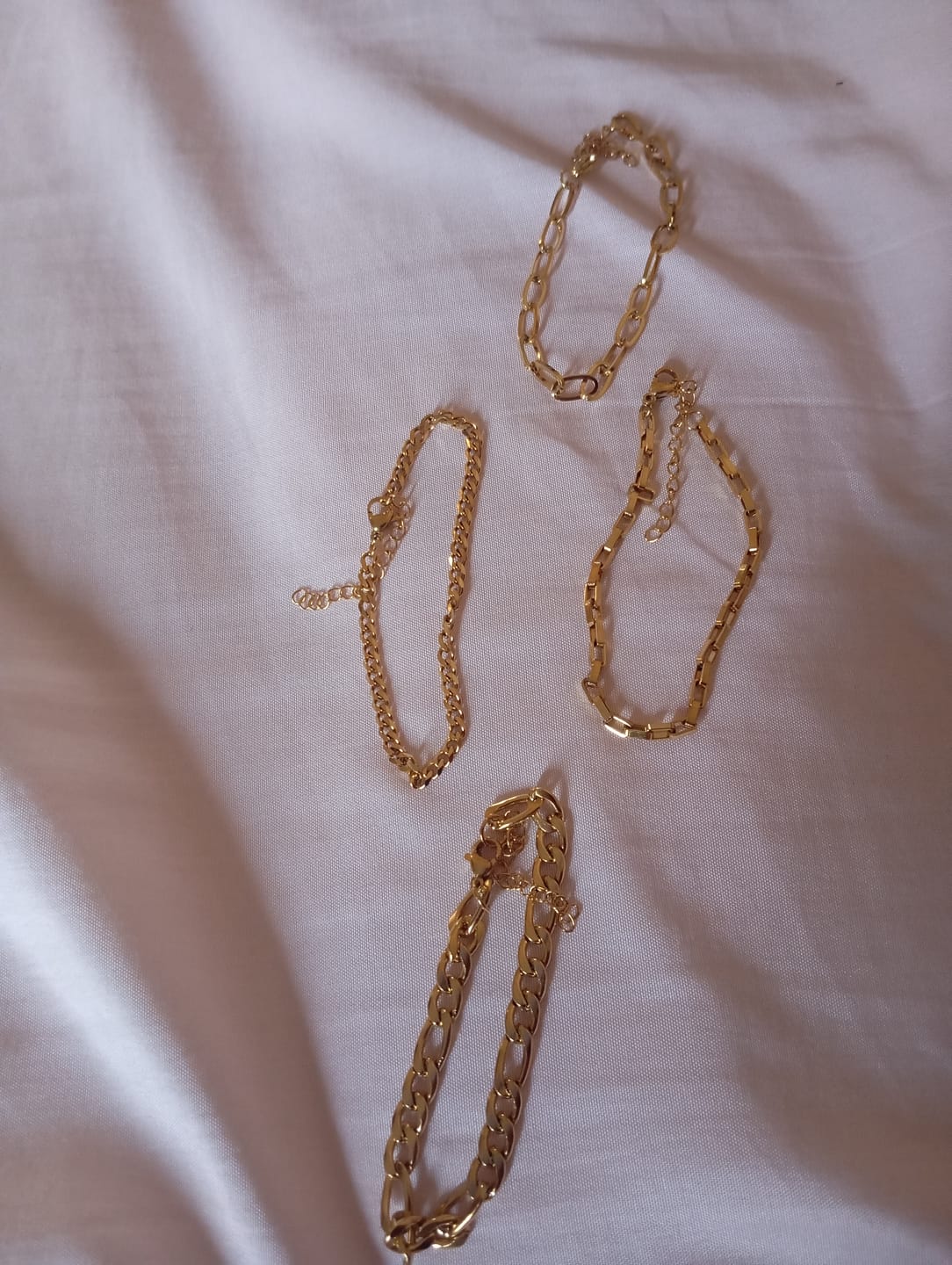 Customer photo review of Kit Pulseiras Glamour Zircônias Banhado em Ouro 18K