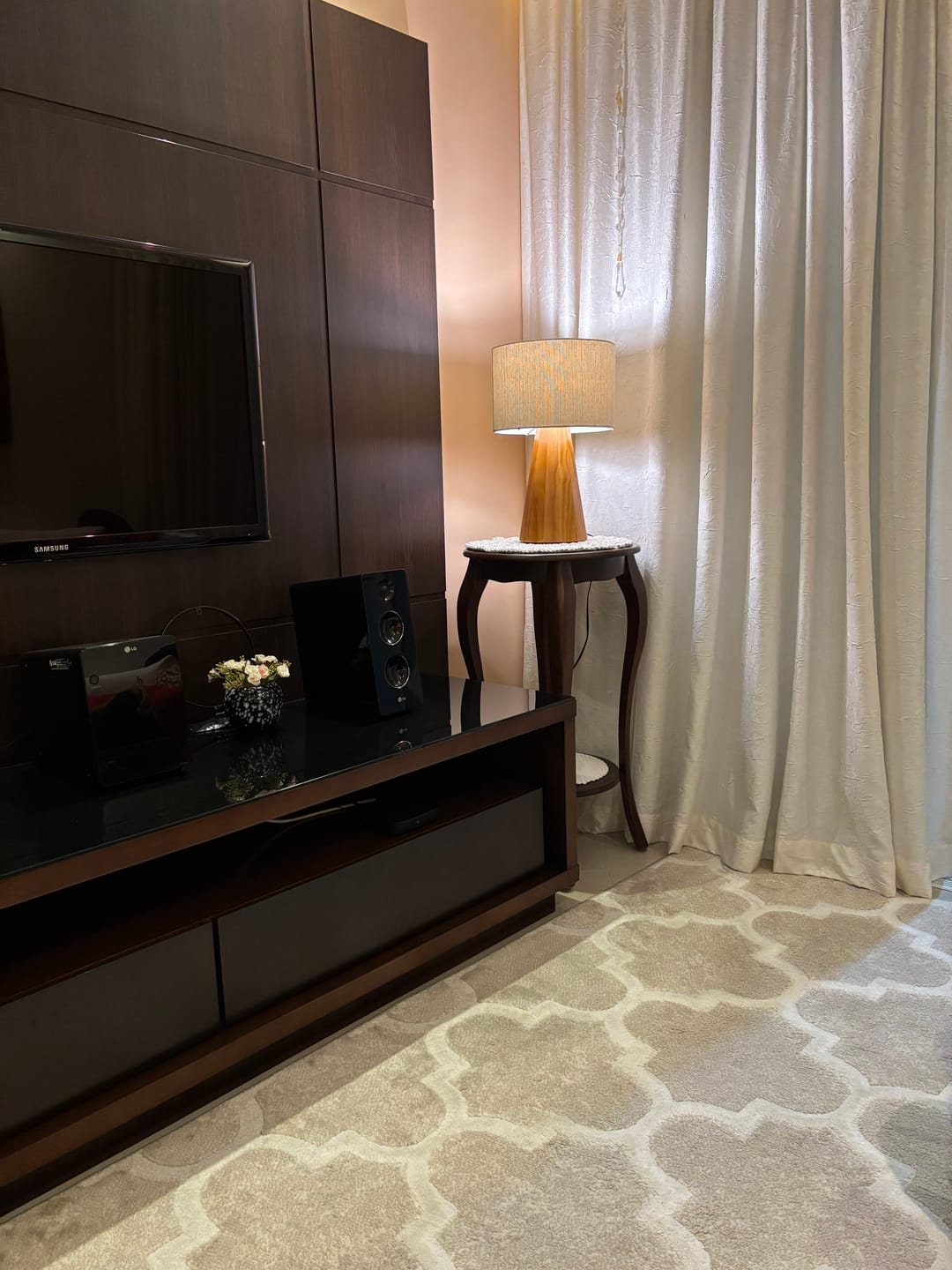 Customer photo review of Abajur de Mesa Wooden Cúpula de Linho